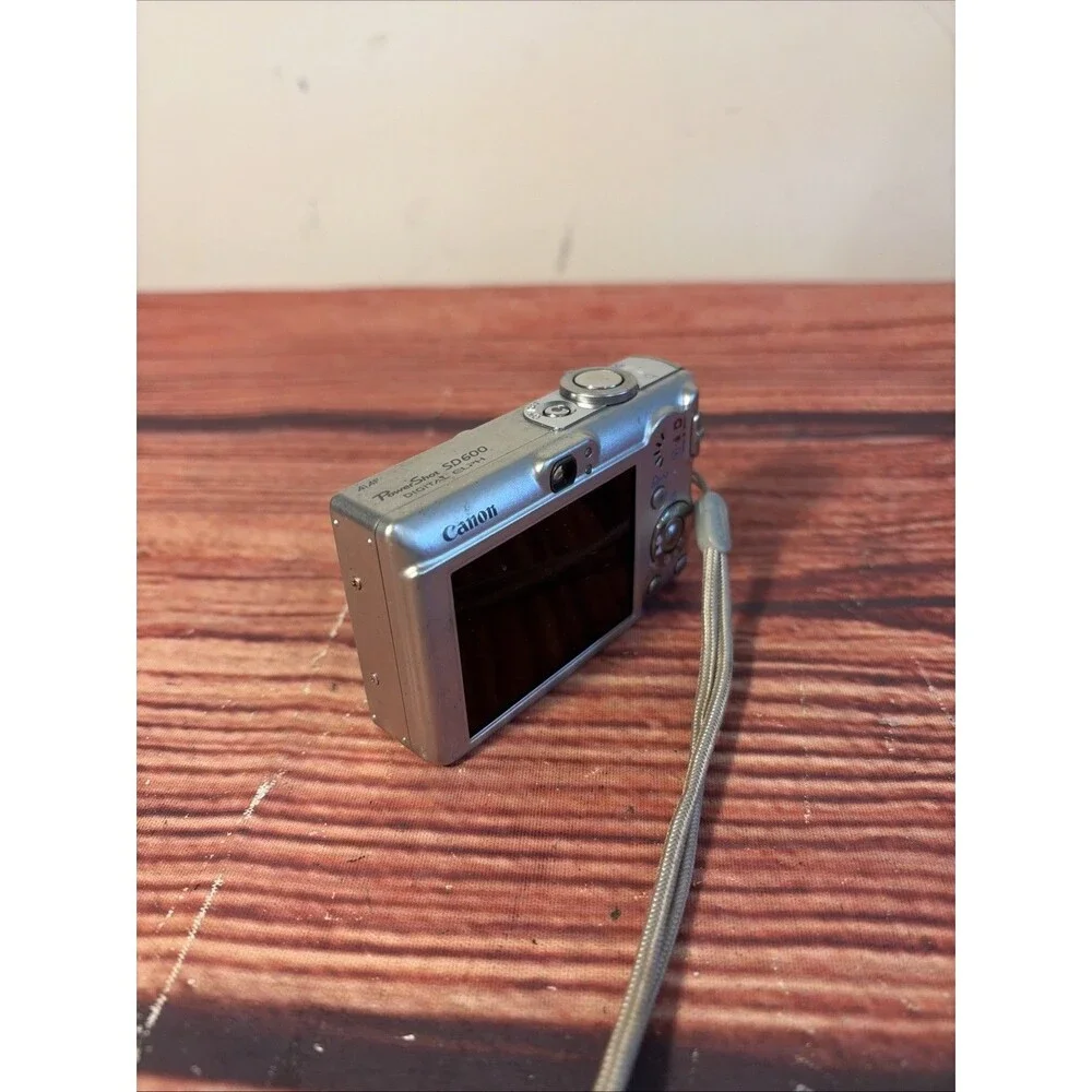 Canon PowerShot Digital ELPH SD600 Digital Camera For Parts Or Repair